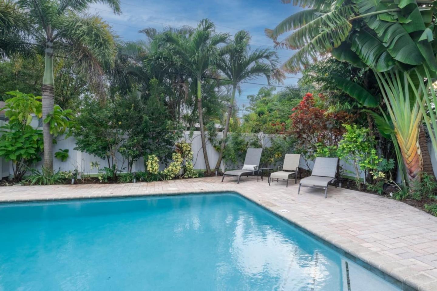 Wilton Manors West 2 Bed 2 Bath With Pool Holiday home