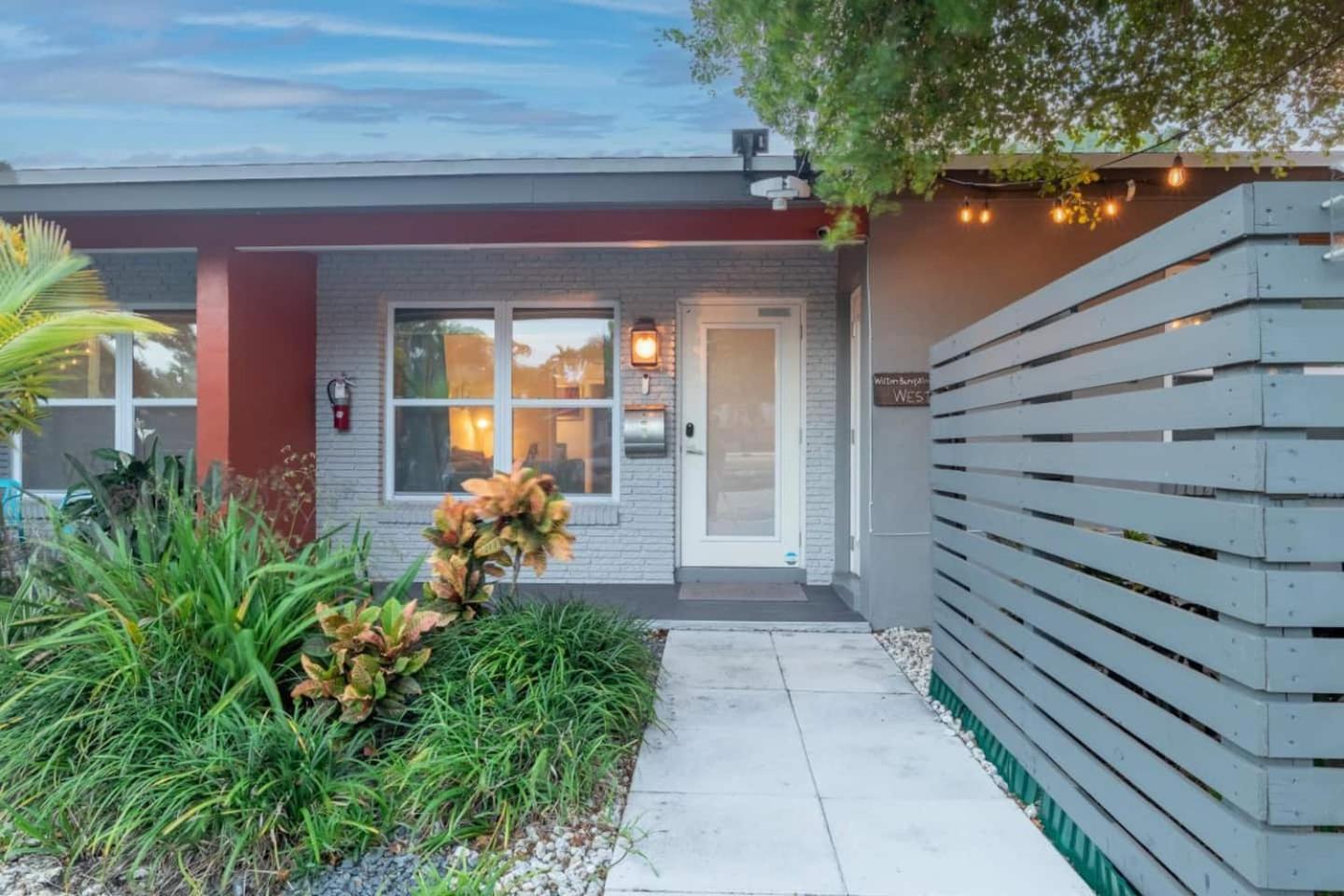 Wilton Manors West 2 Bed 2 Bath With Pool Holiday home