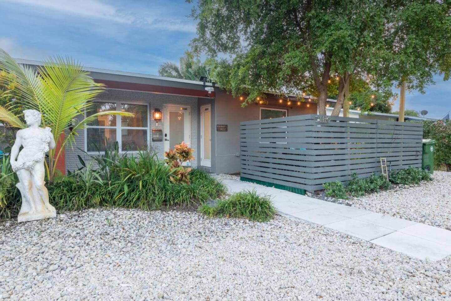 Wilton Manors West 2 Bed 2 Bath With Pool