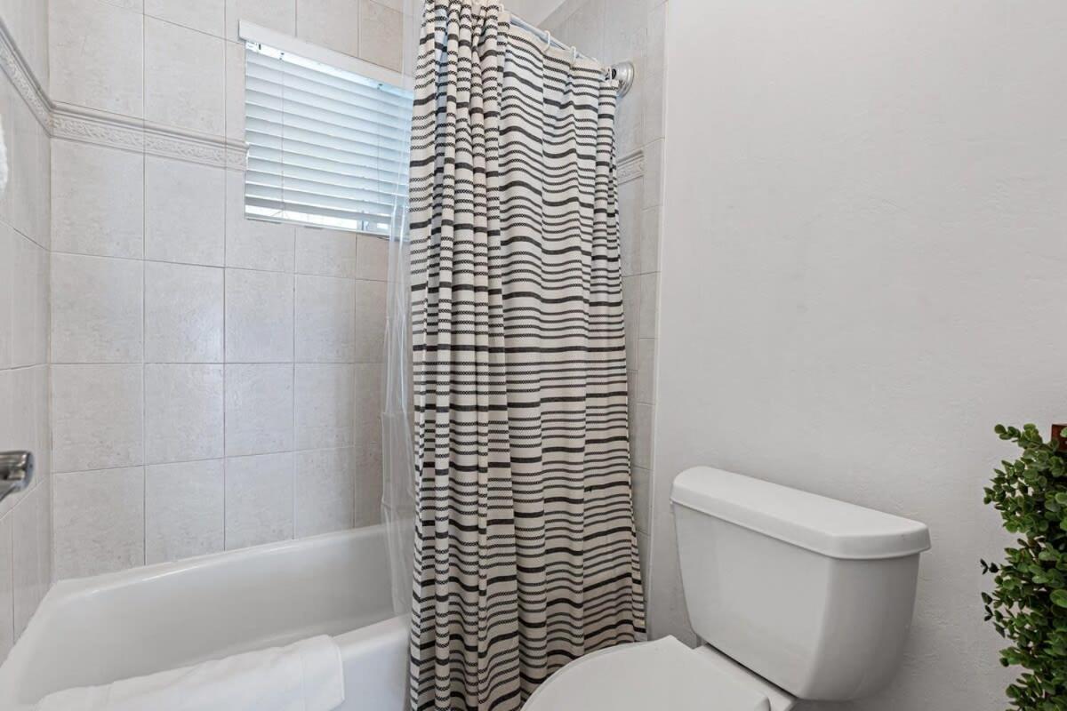 Spacious In Olas Blvd