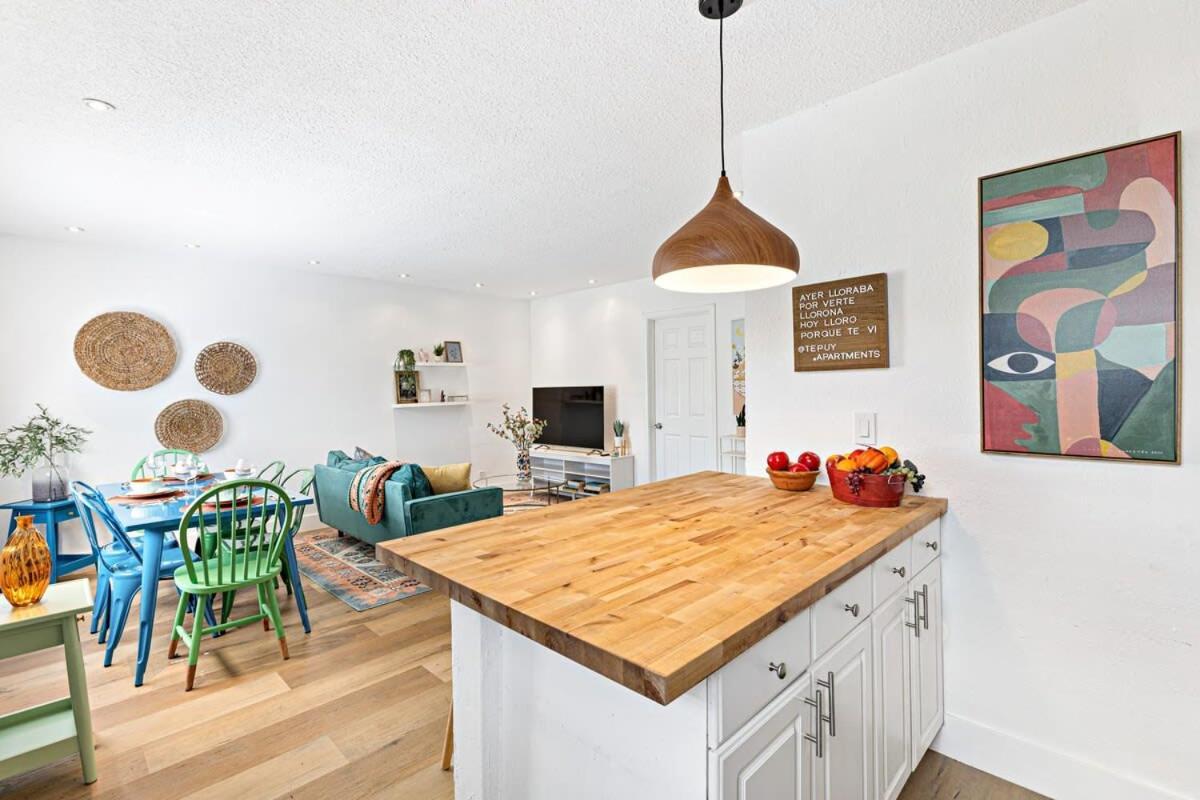 Stylish 2 Bedroom - Close To Riverwalk Holiday home *