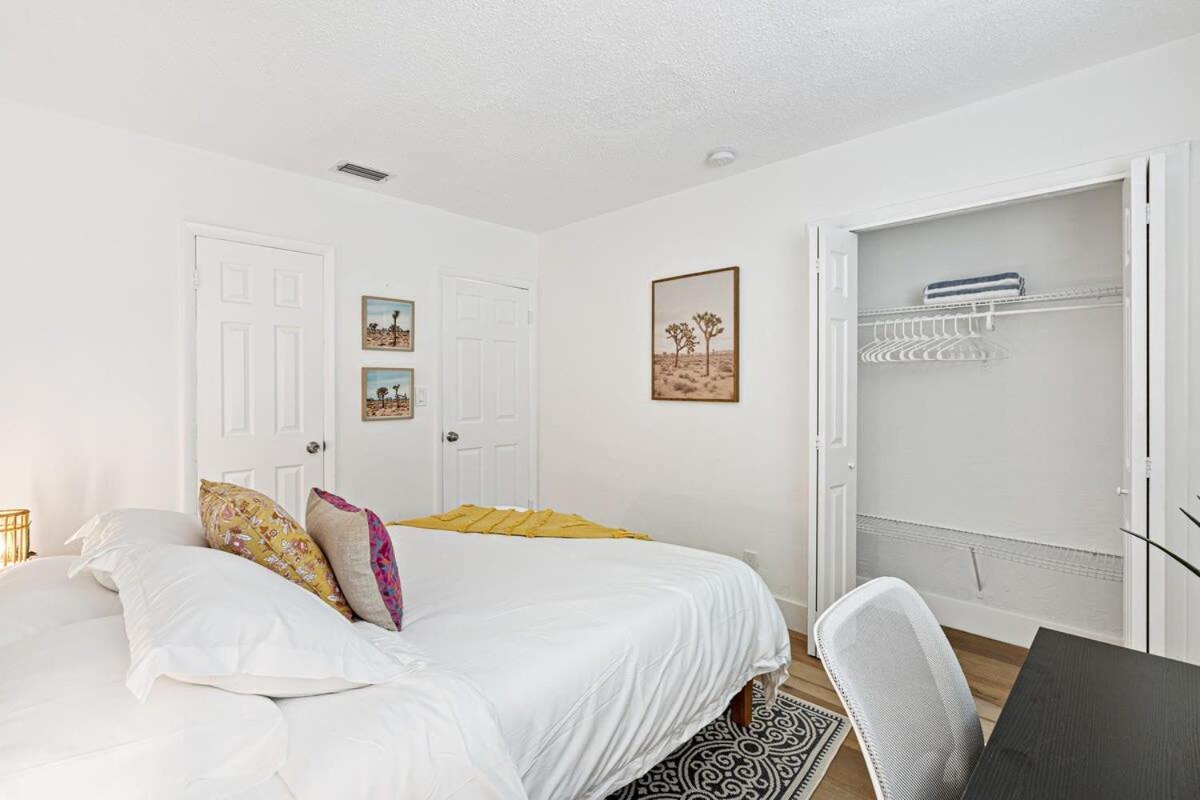 Stylish 2 Bedroom - Close To Riverwalk Holiday home Fort Lauderdale