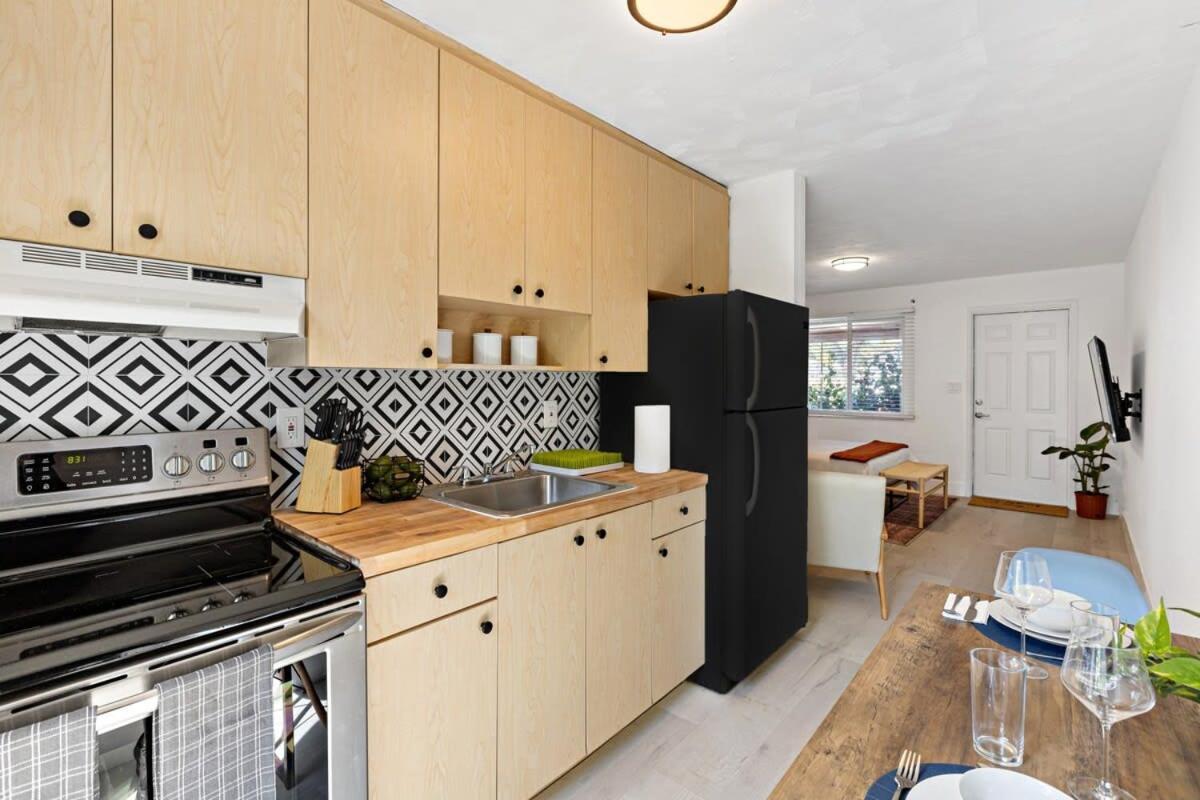 Apartment Lovely Unit With Free Parking On Premises *