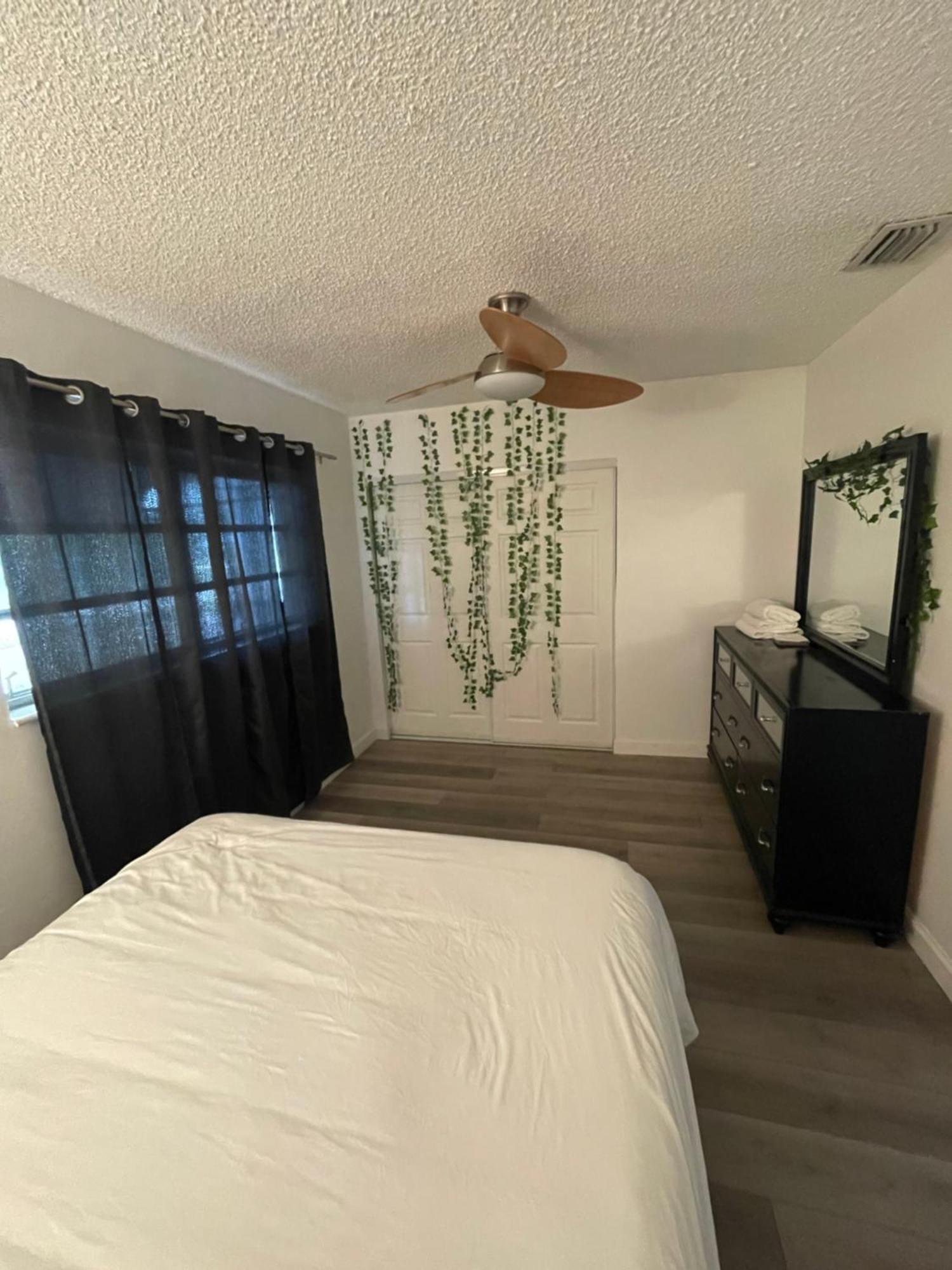 Modern Close To Downtown And The Airport Apartment *