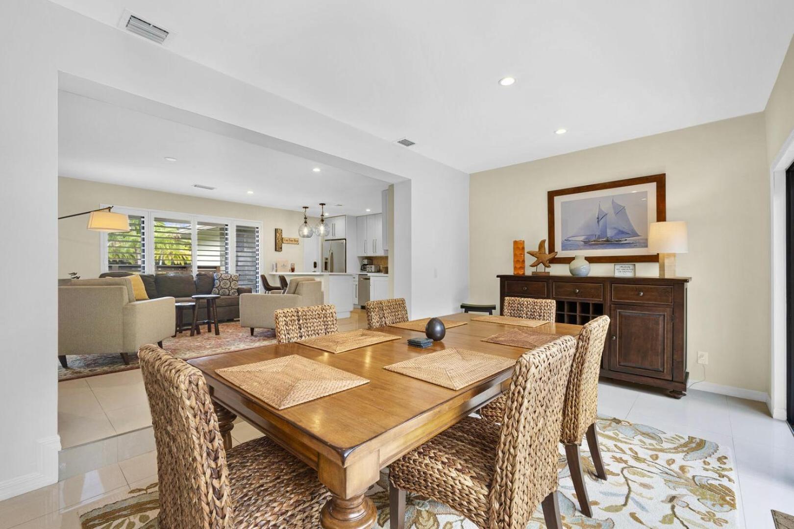 Relax In Luxury - 3 Bed, 2 Bath Oasis With Pool Holiday home *