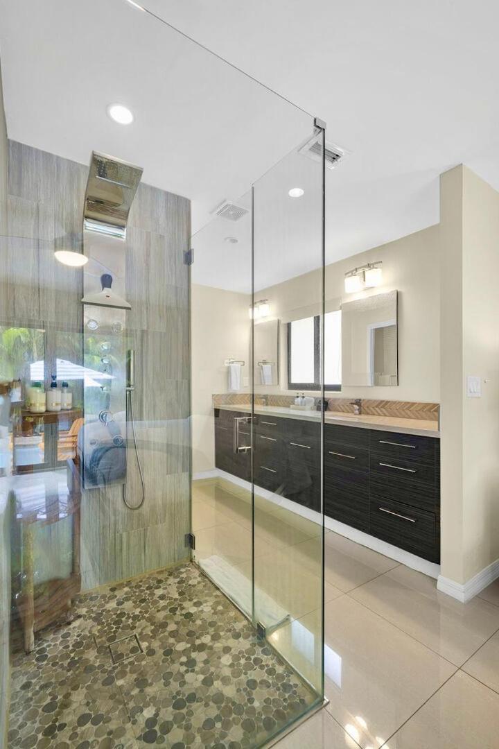 Relax In Luxury - 3 Bed, 2 Bath Oasis With Pool *