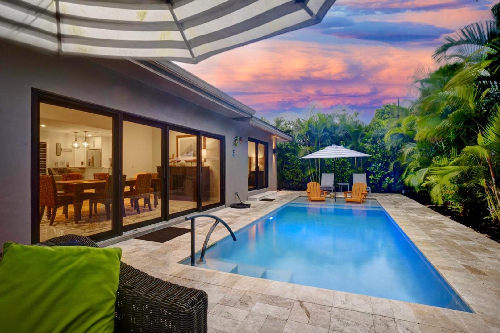 Relax In Luxury - 3 Bed, 2 Bath Oasis With Pool Holiday home *