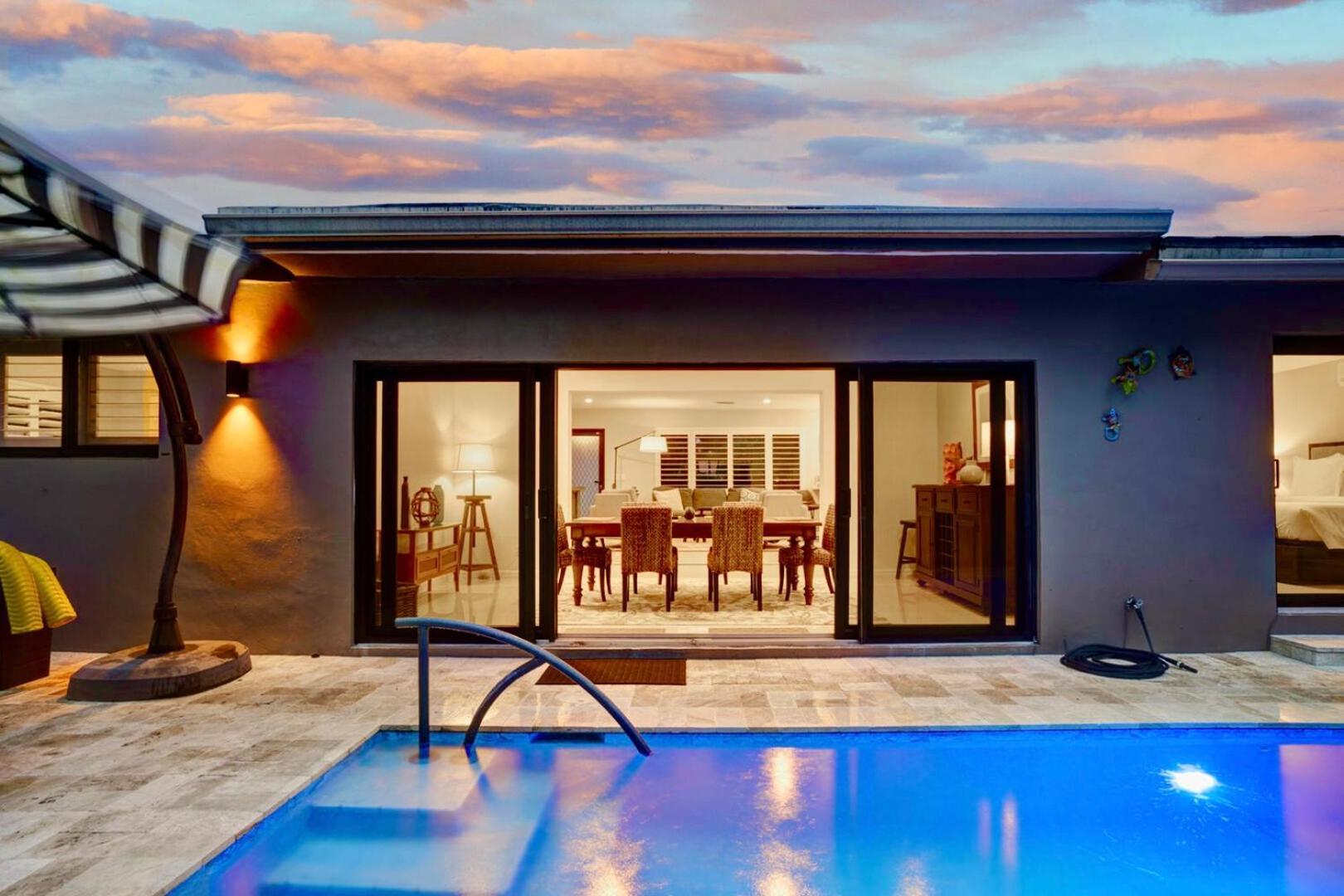 Holiday home Relax In Luxury - 3 Bed, 2 Bath Oasis With Pool