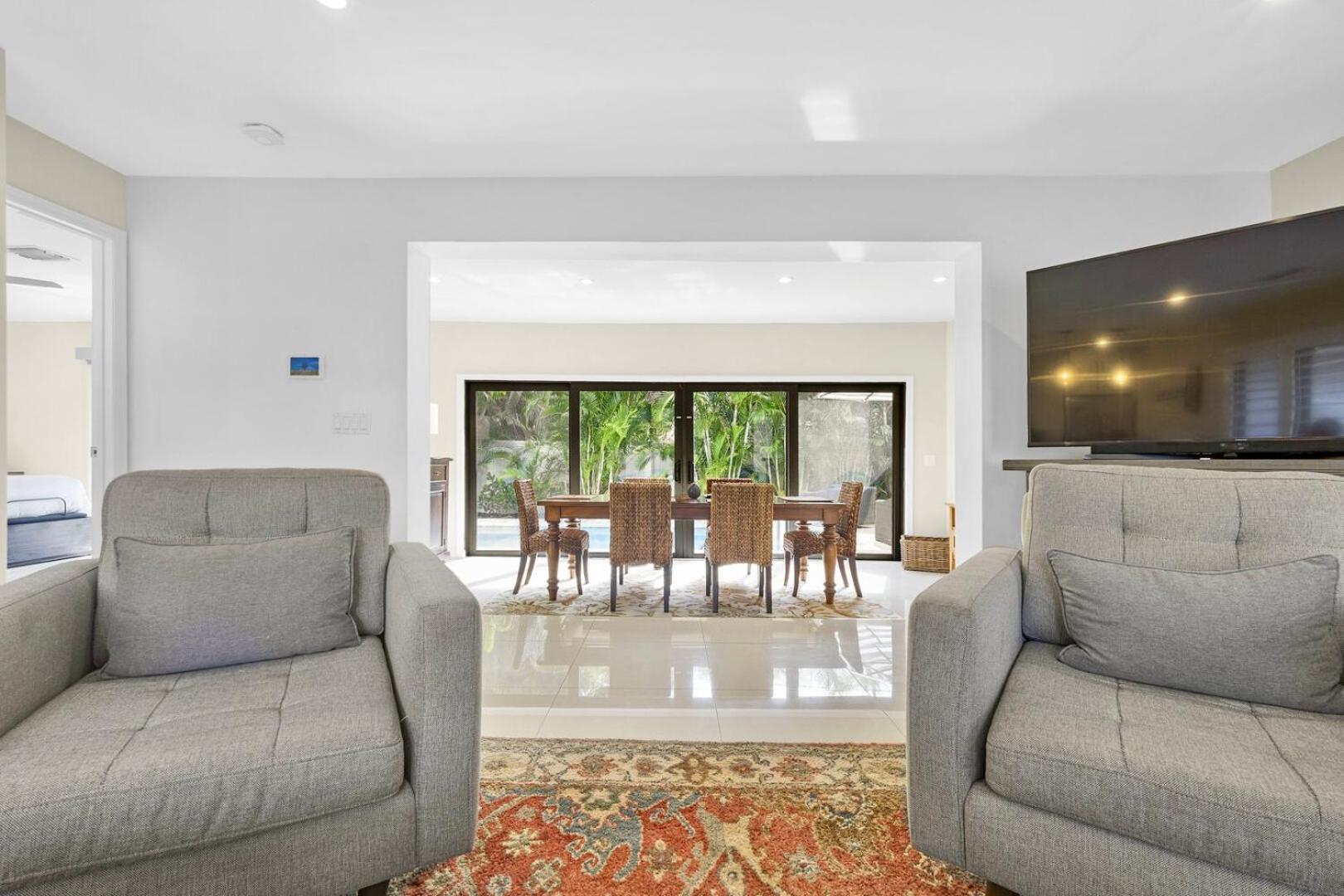 Relax In Luxury - 3 Bed, 2 Bath Oasis With Pool Holiday home
