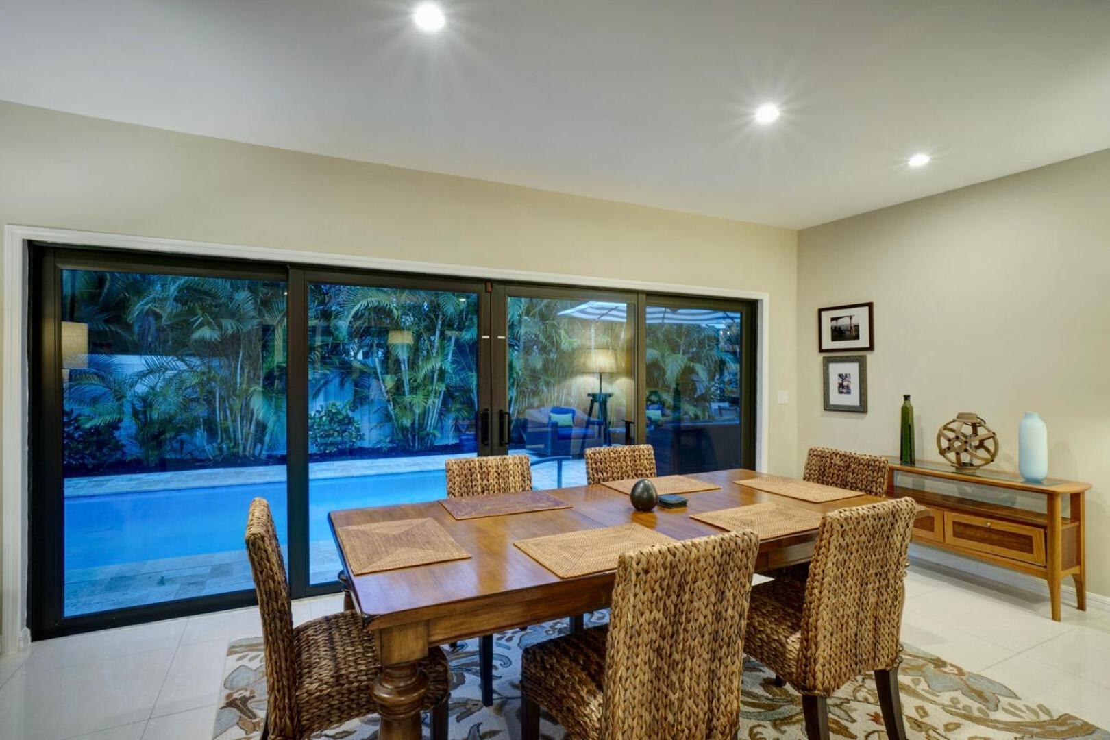 Relax In Luxury - 3 Bed, 2 Bath Oasis With Pool Holiday home Fort Lauderdale