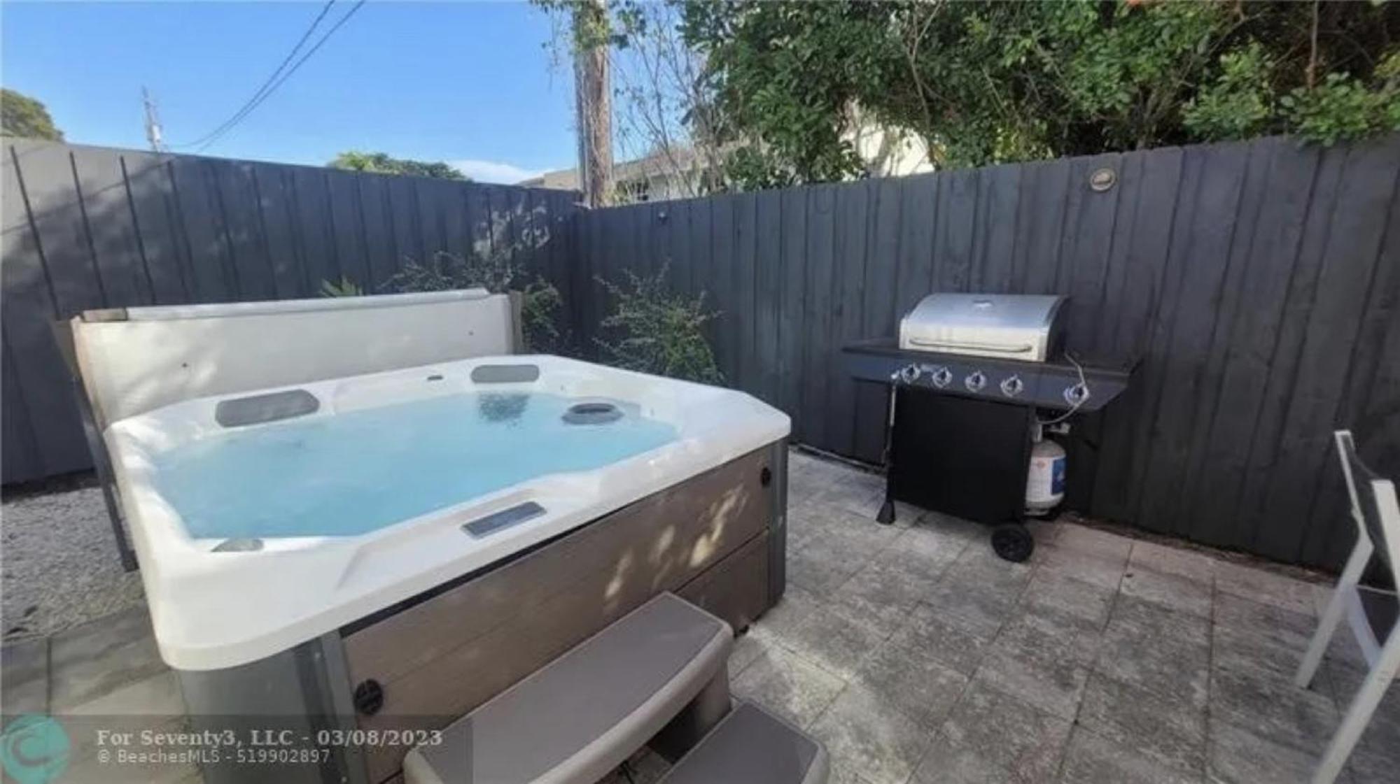 Walk To Wilton Drive - Spacious & Quiet #2 Hot Tub!