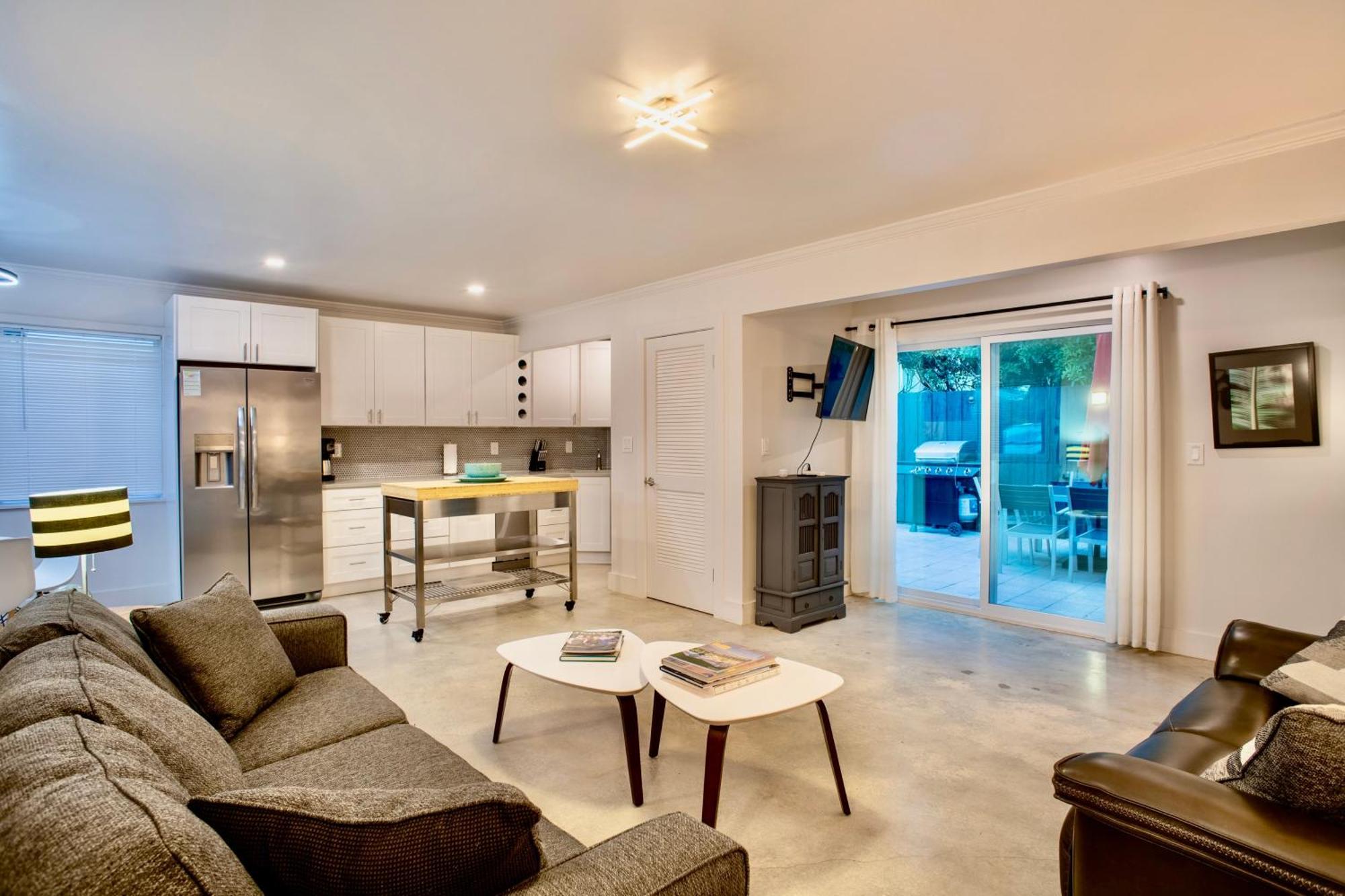 Walk To Wilton Drive - Spacious & Quiet #2 Hot Tub! Holiday home Fort Lauderdale