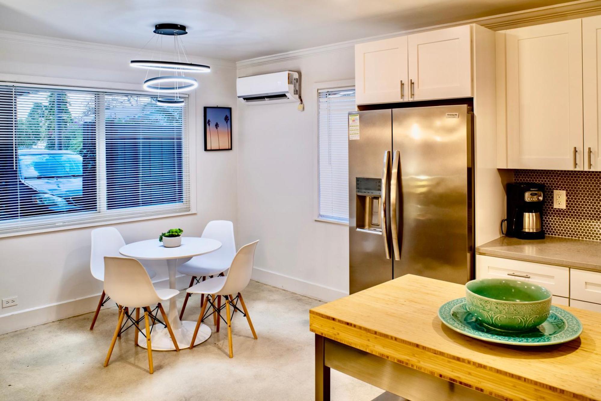 Walk To Wilton Drive - Spacious & Quiet #2 Hot Tub! Holiday home *