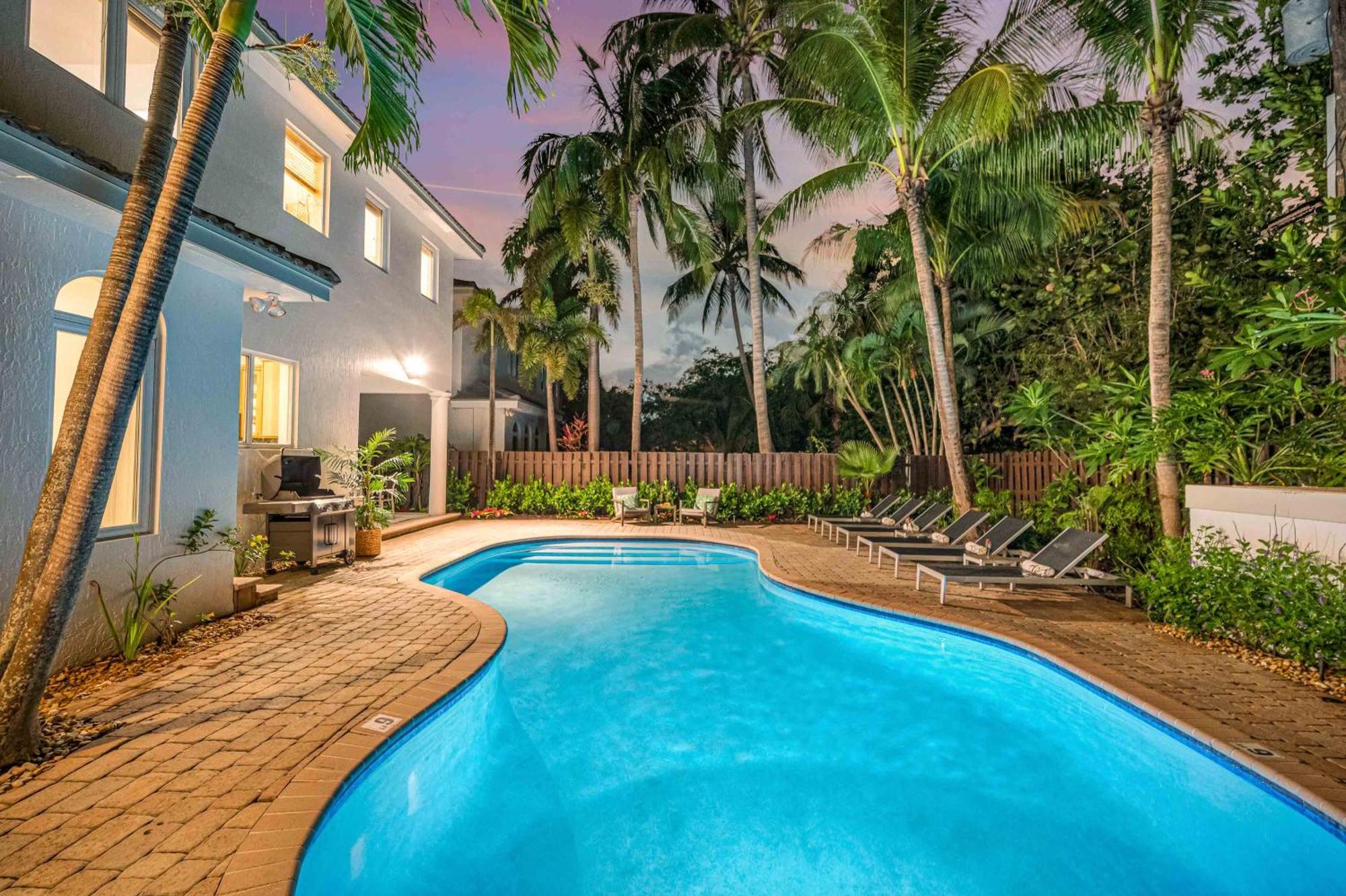 Time Steps To With Heated Pool And Game Roomsun Key Resldences *