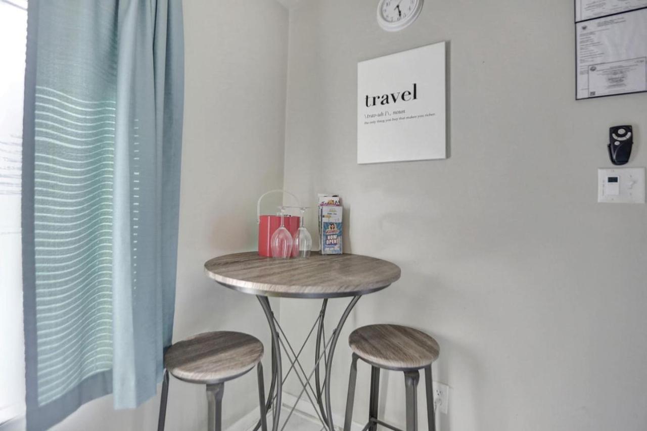 Apartment Private Studio, 5 Min. Walk To Wilton Drive