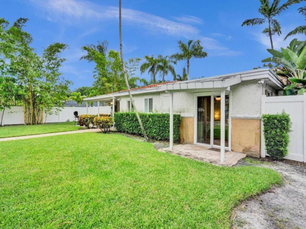 3 Min. Walk To Wilton Drive, Pool And Huge Yard *