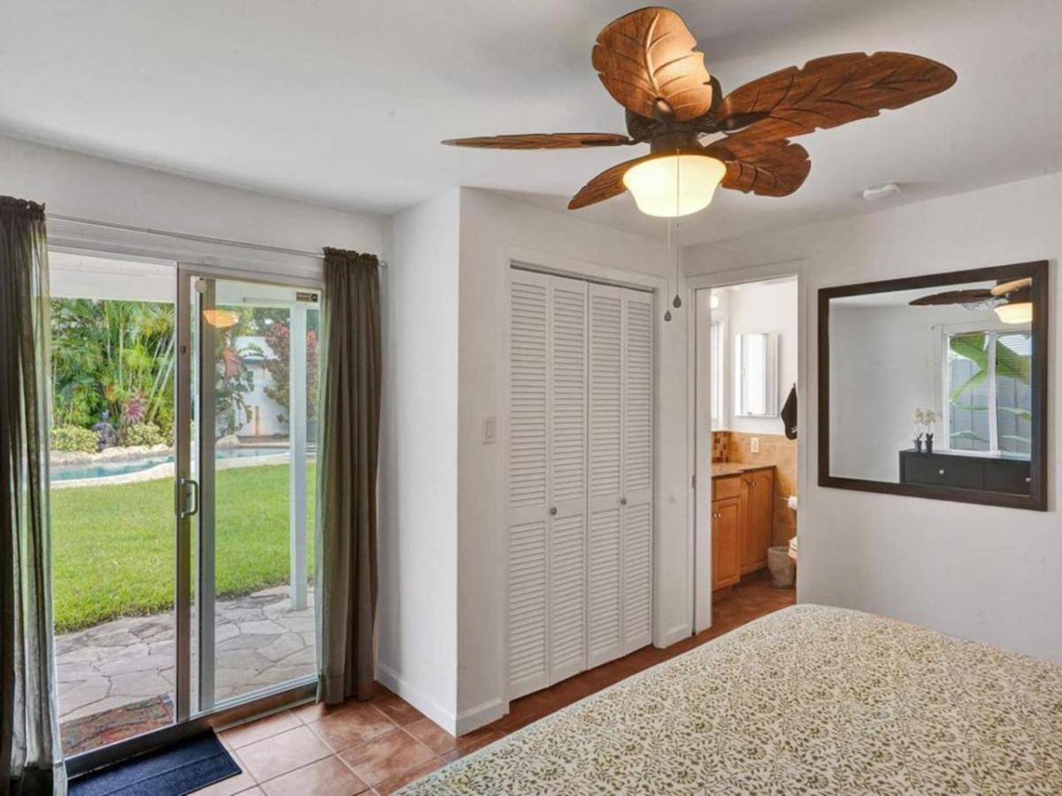 3 Min. Walk To Wilton Drive, Pool And Huge Yard