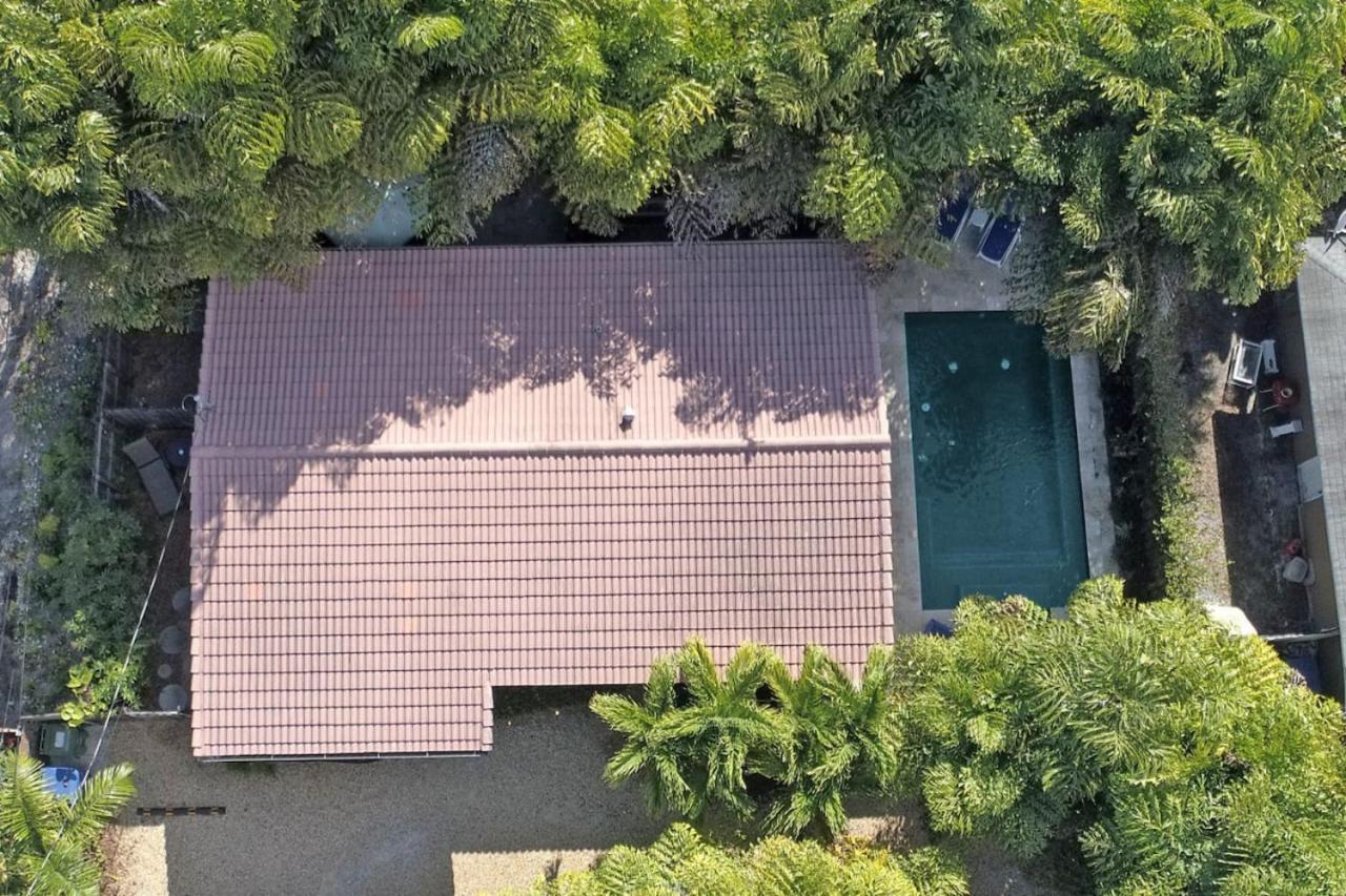 3bed 2bath With Pool, 5 Min. Walk To Food And Fun *