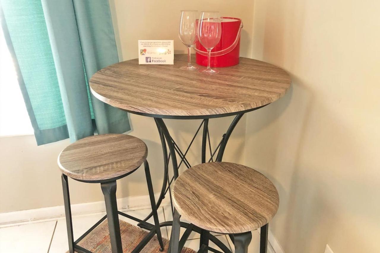 Holiday home 3bed 2bath With Pool, 5 Min. Walk To Food And Fun Fort Lauderdale