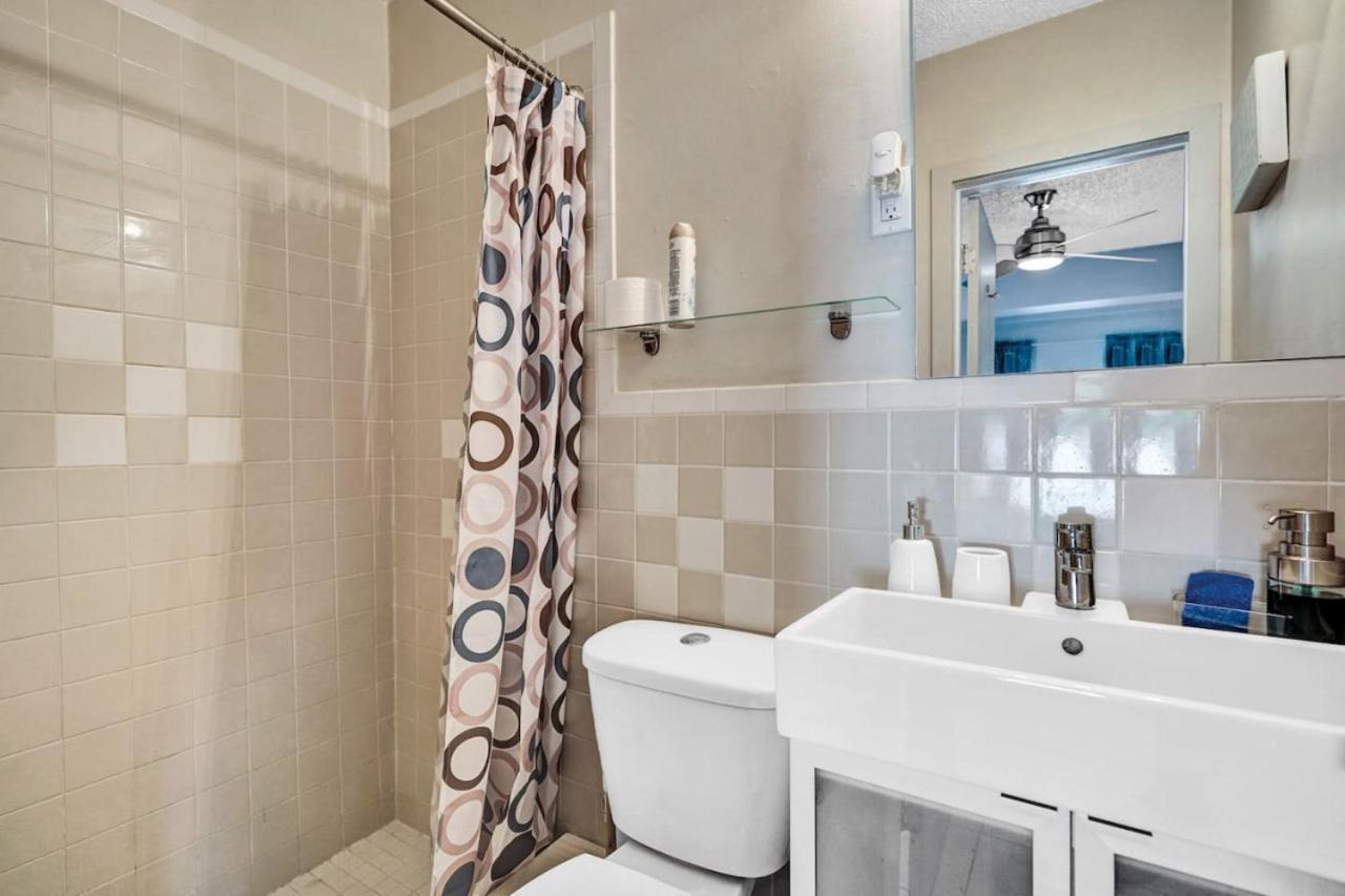 3bed 2bath With Pool, 5 Min. Walk To Food And Fun *