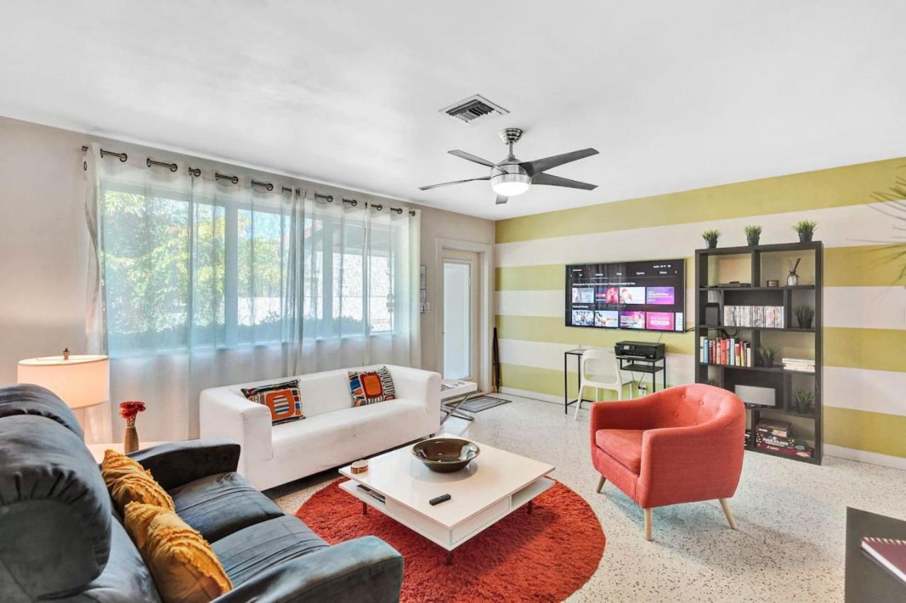 Holiday home 3bed 2bath With Pool, 5 Min. Walk To Food And Fun Fort Lauderdale