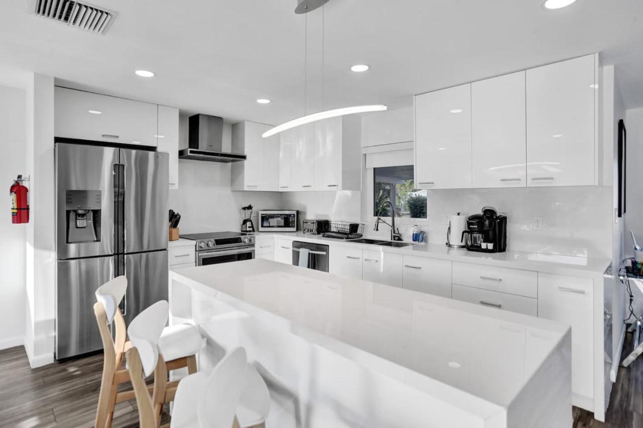 Gorgeous Poolhome On The Canal * Fort Lauderdale