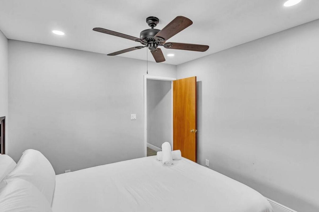 Front Unit A Charming 2 Bedroom Olas Fort Lauderdale