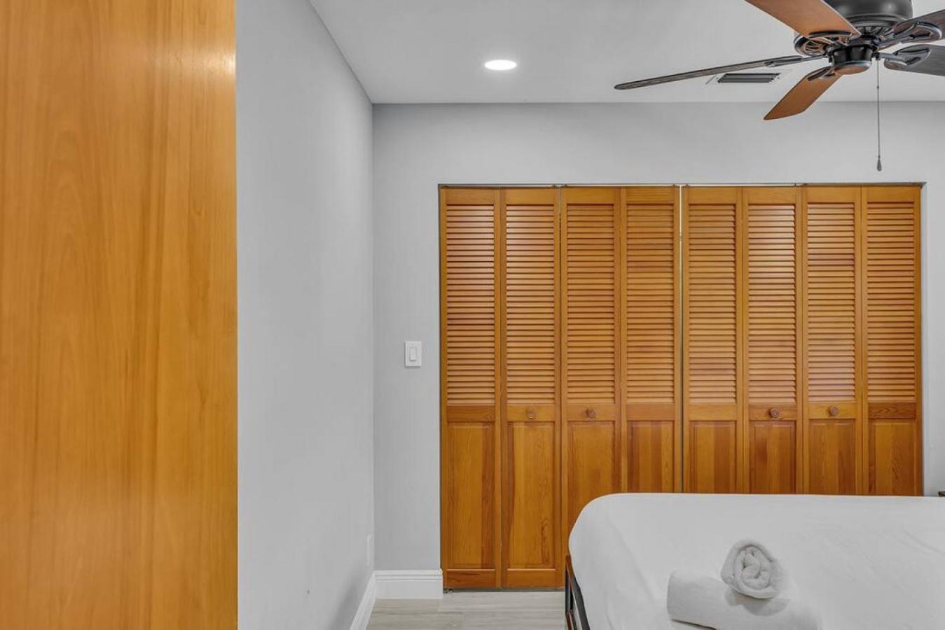 Front Unit A Charming 2 Bedroom Olas *