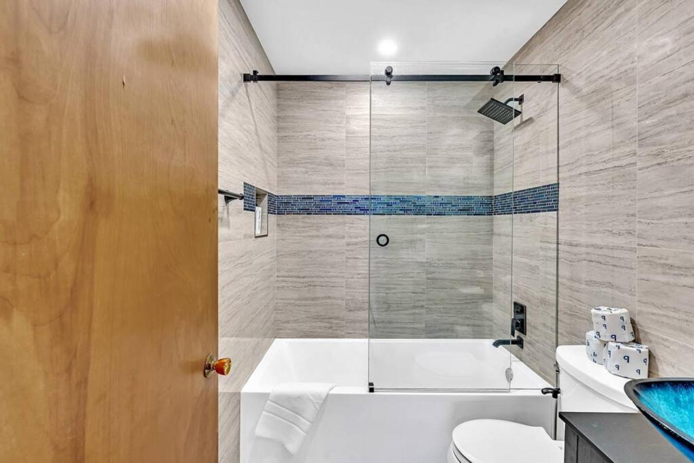 Front Unit A Charming 2 Bedroom Olas *