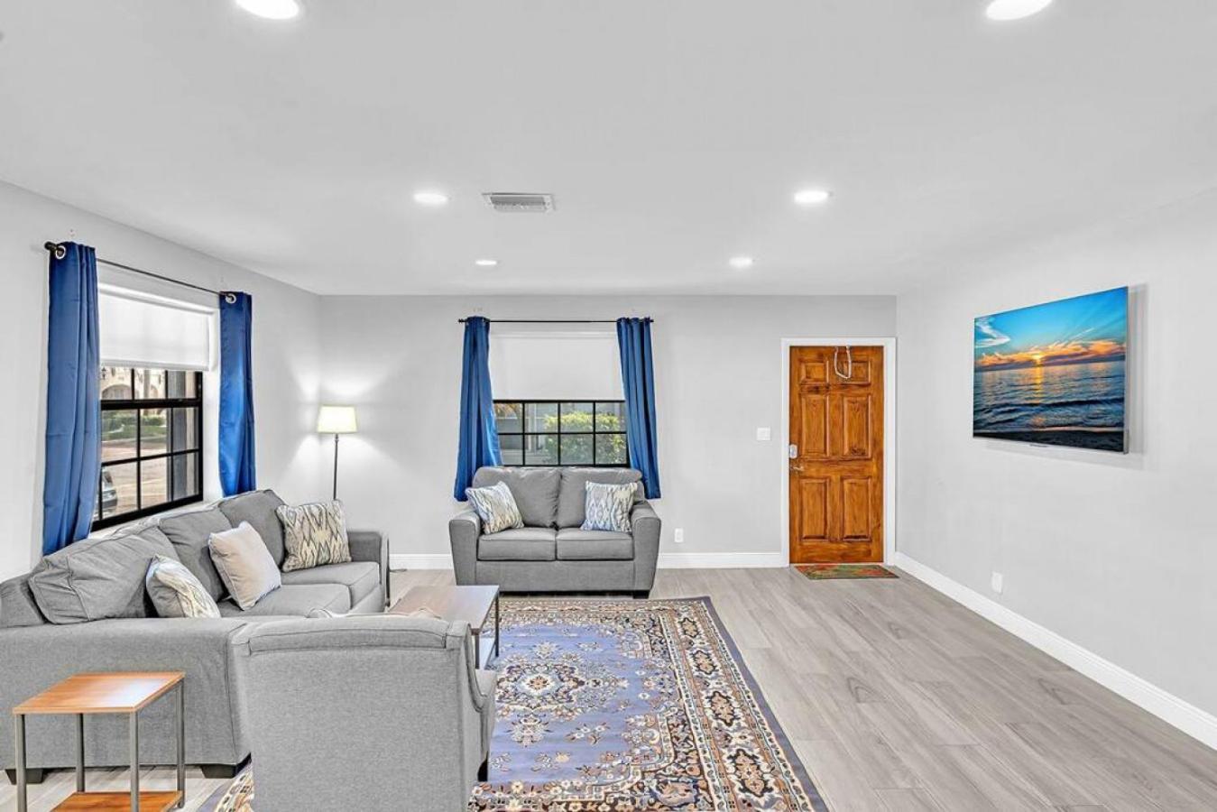 Holiday home Front Unit A Charming 2 Bedroom Olas *