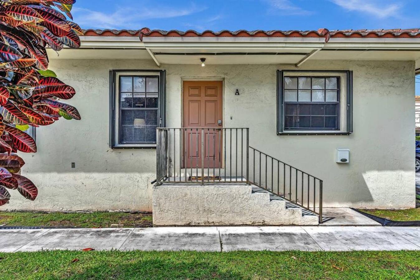 Holiday home Front Unit A Charming 2 Bedroom Olas *