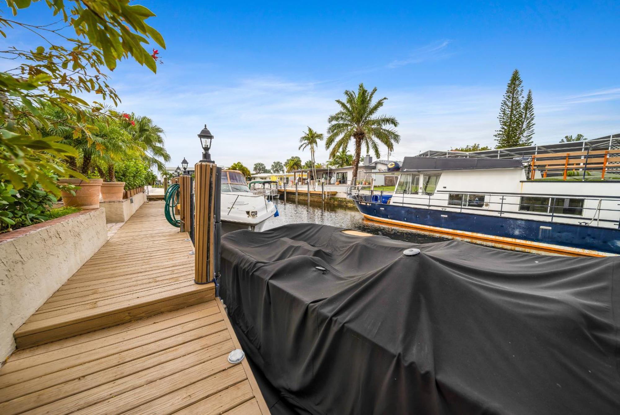 The Boat House - River Harmony Apartment