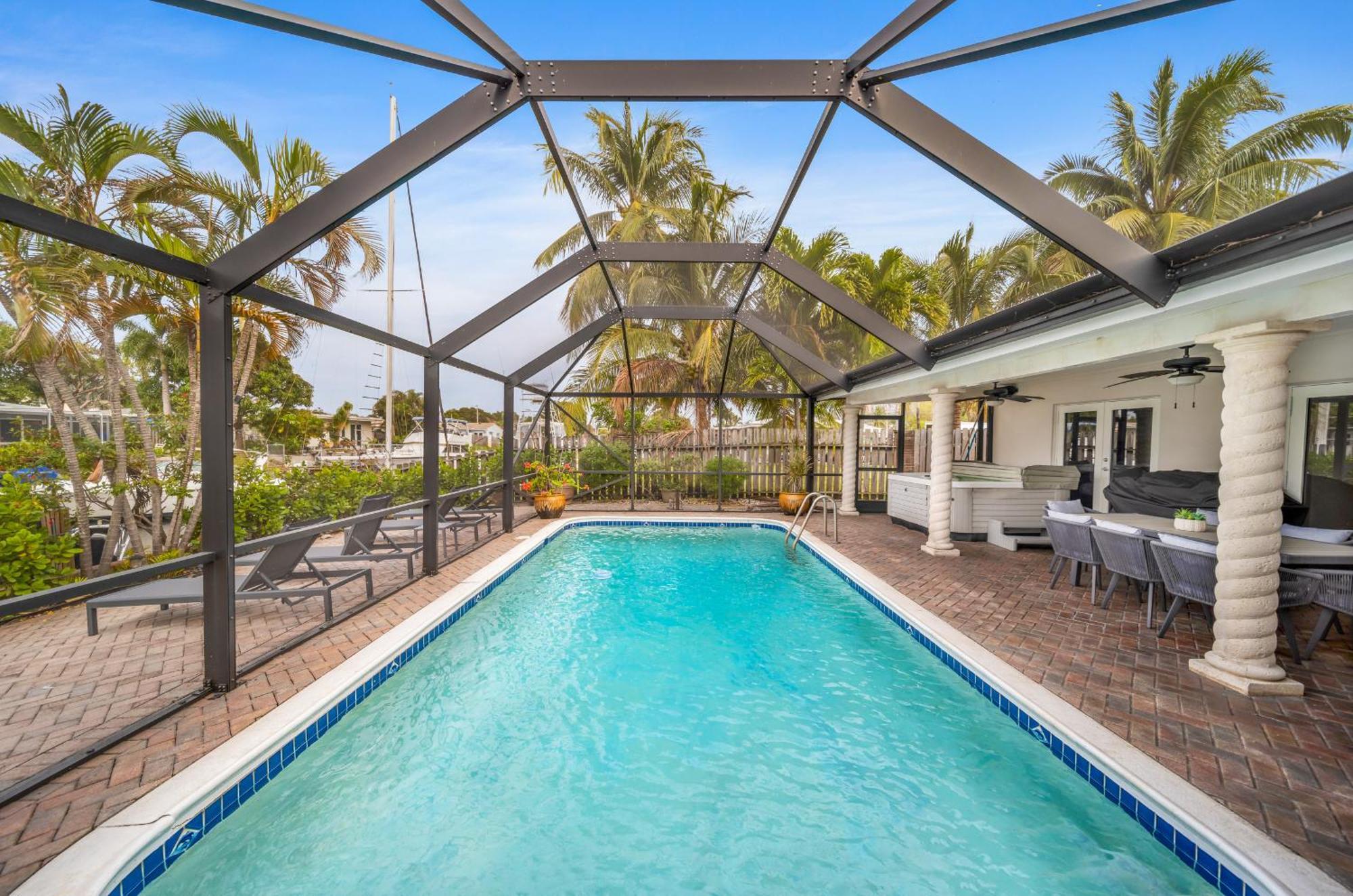 The Boat House - River Harmony Apartment