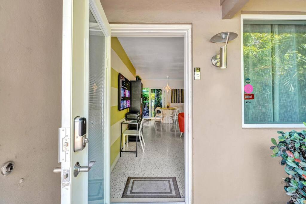 Holiday home Heated Pool, Parking, 5 Min Walk To Food And Fun! *