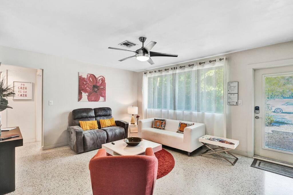 Heated Pool, Parking, 5 Min Walk To Food And Fun! Holiday home Fort Lauderdale