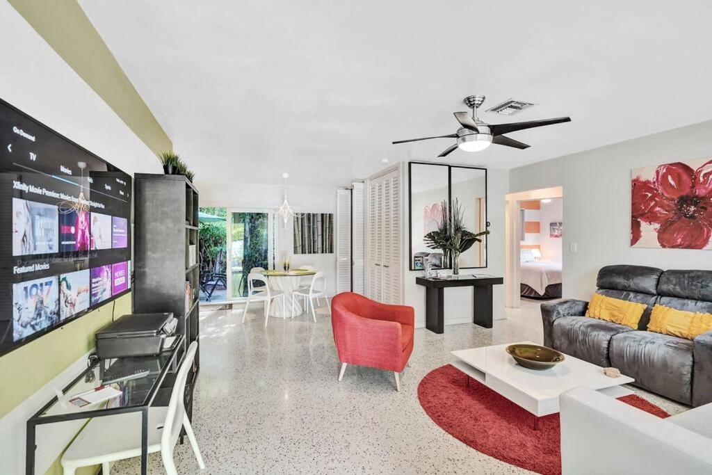 Heated Pool, Parking, 5 Min Walk To Food And Fun! * Fort Lauderdale
