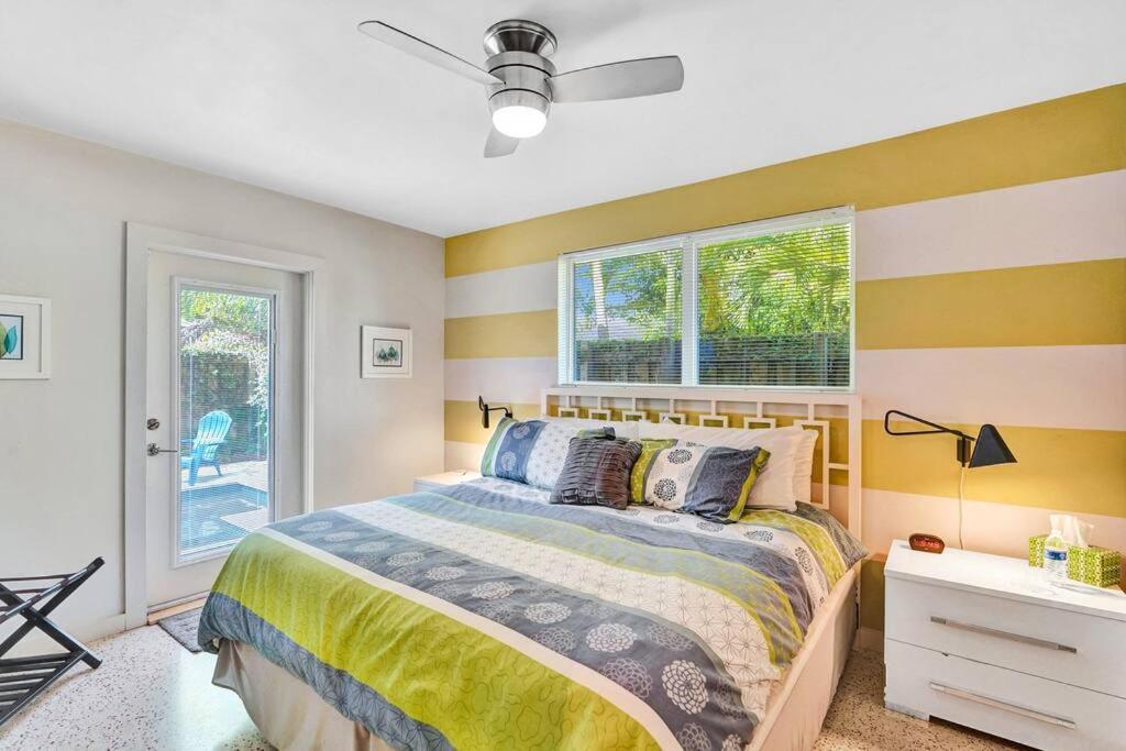 Heated Pool, Parking, 5 Min Walk To Food And Fun! *