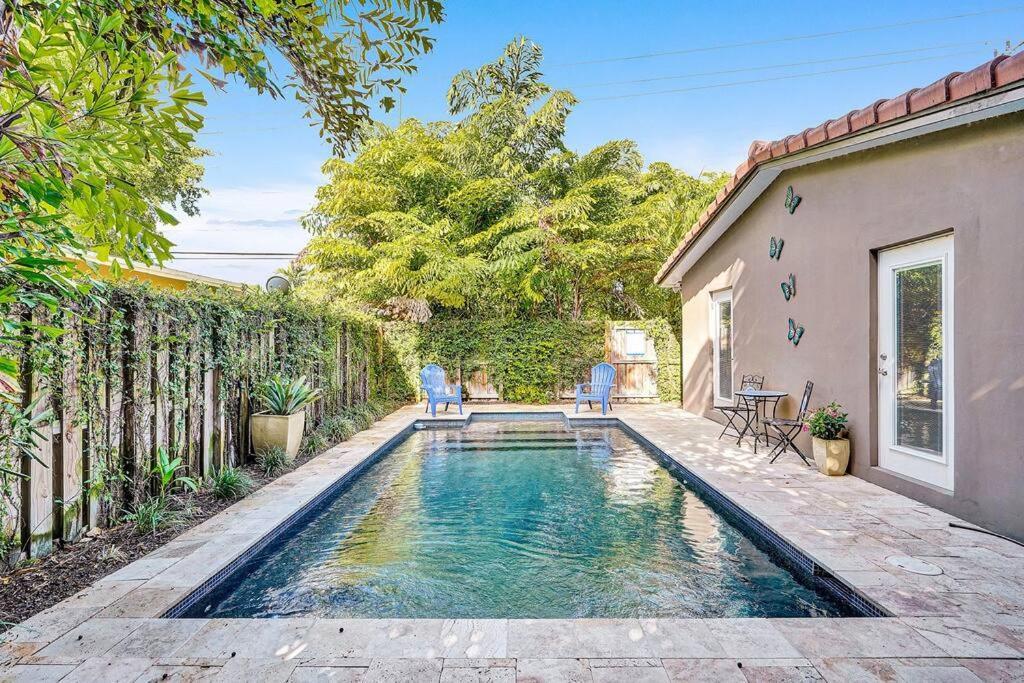 Heated Pool, Parking, 5 Min Walk To Food And Fun! Holiday home *