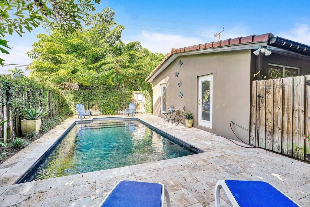 Holiday home Heated Pool, Parking, 5 Min Walk To Food And Fun!