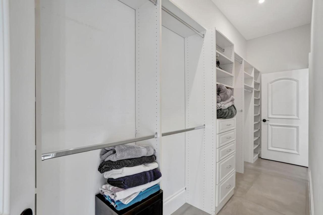 3br Waterfront With Heated Pool And