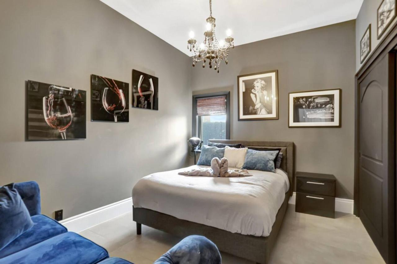 3br Waterfront With Heated Pool And *
