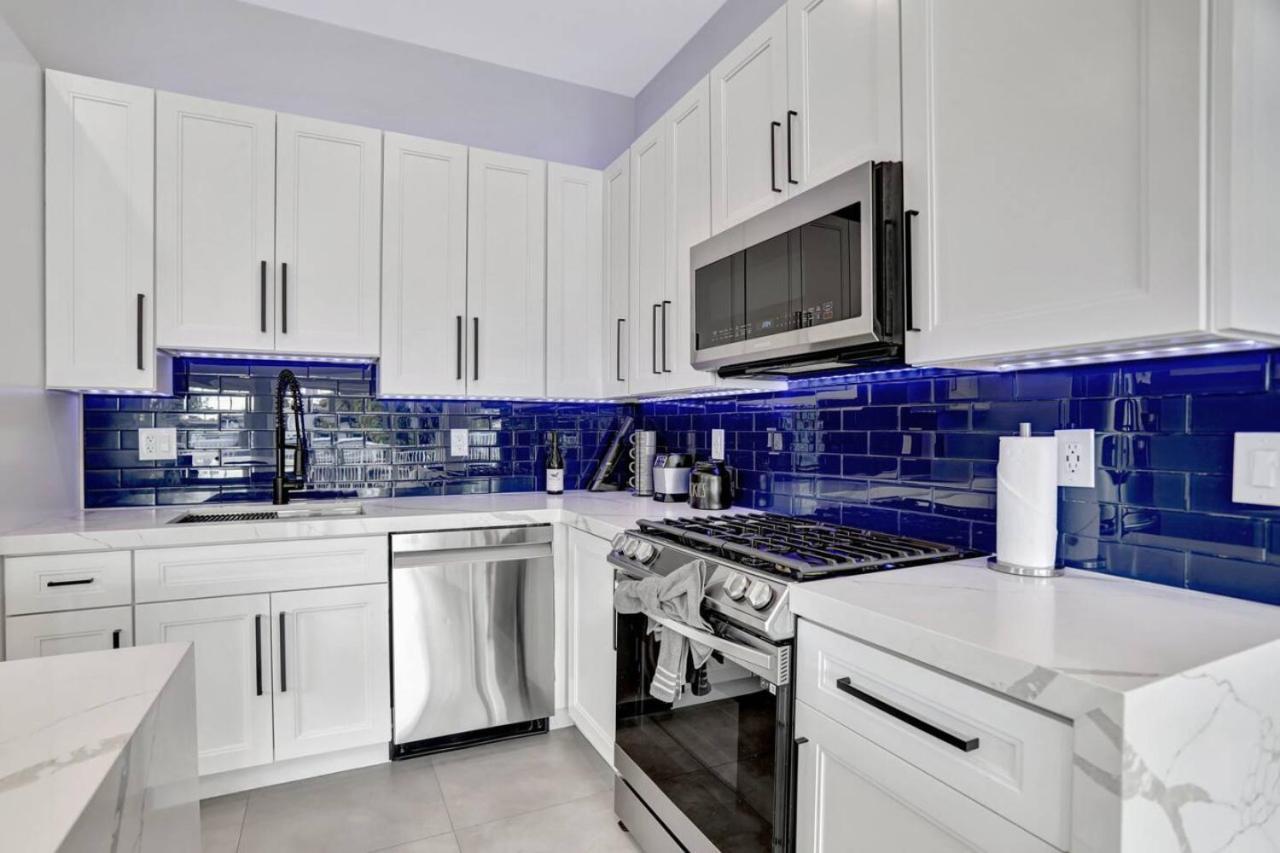 3br Waterfront With Heated Pool And *
