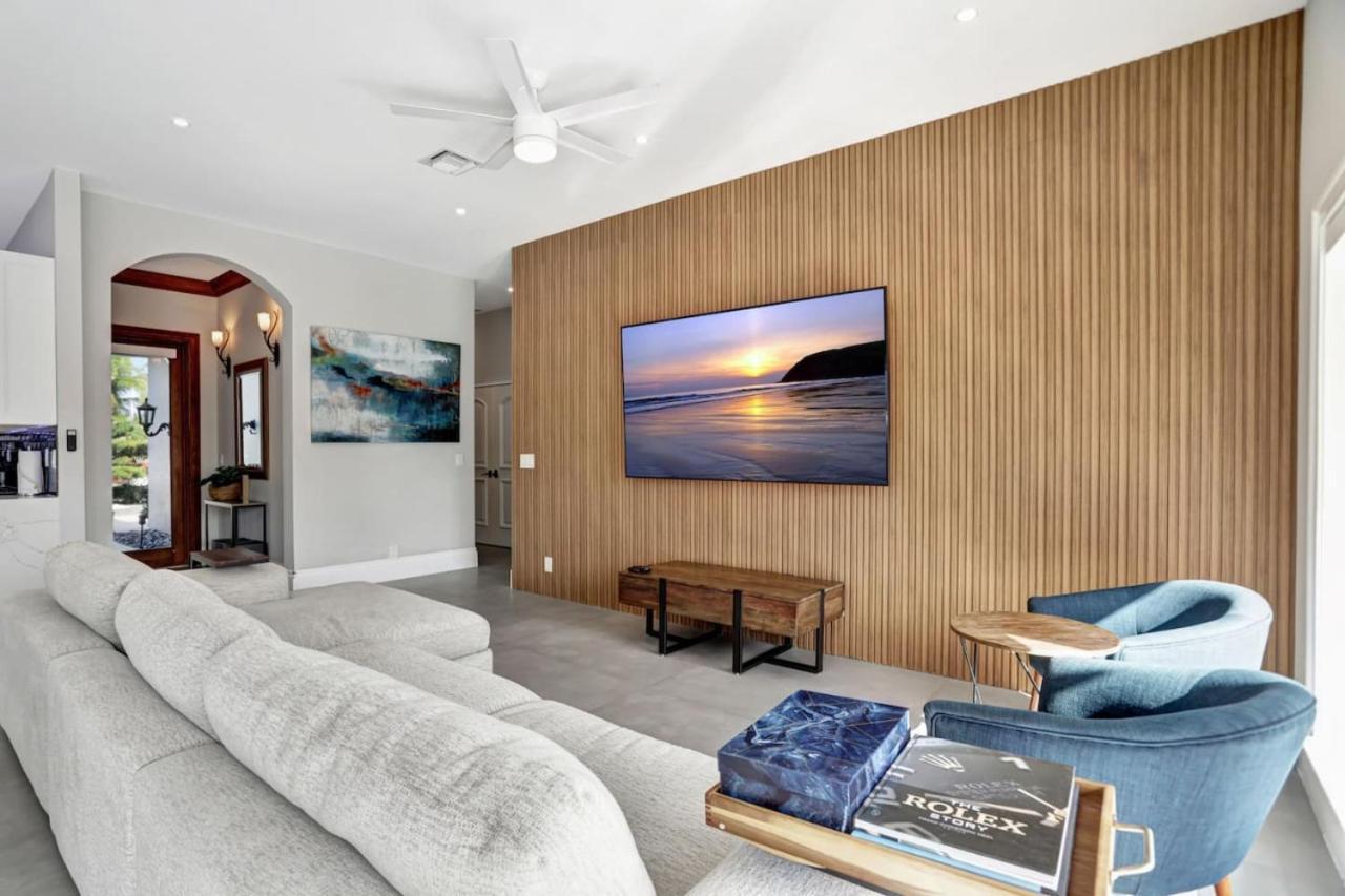 3br Waterfront With Heated Pool And *