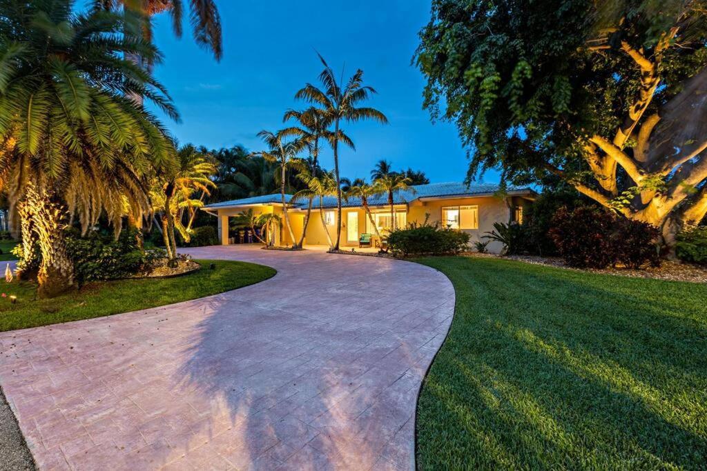 Walking Distance To The 3br House With 1 *