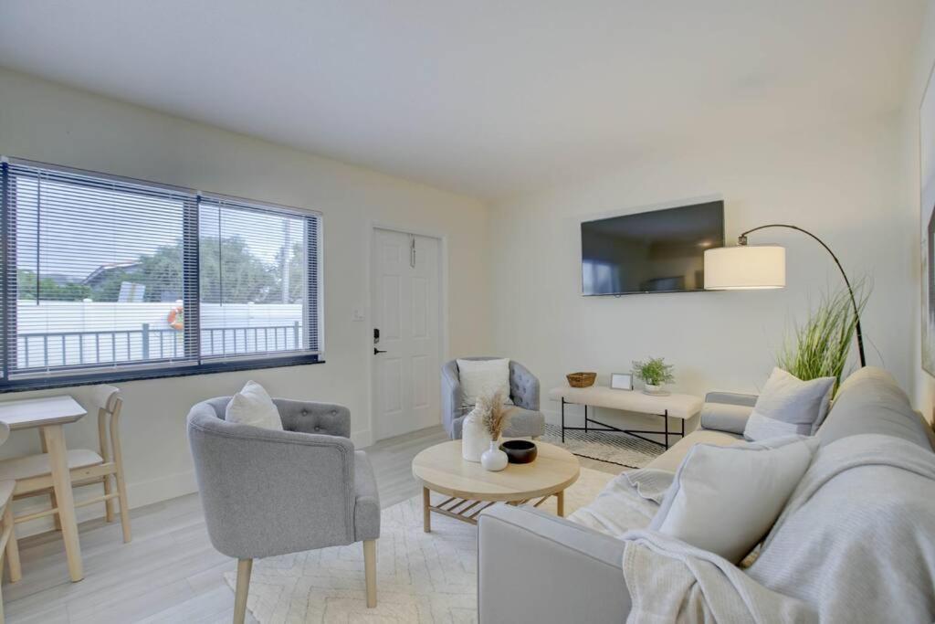 Apartment 2br Cozy Fll Retreat! *
