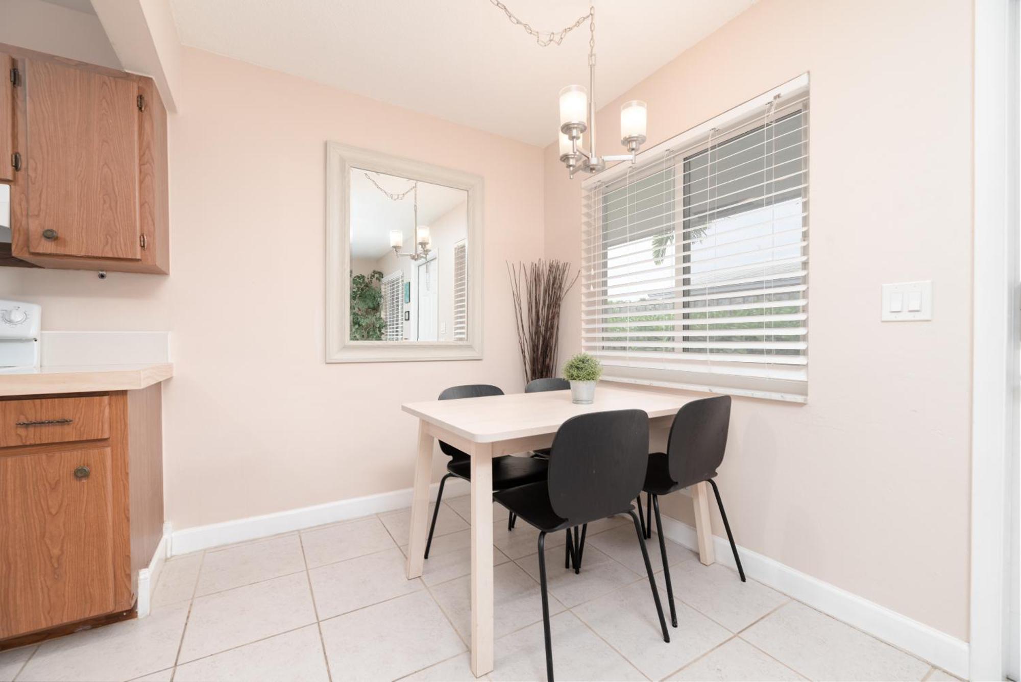 The Retreat 2 - Wilton Manors Apartment *