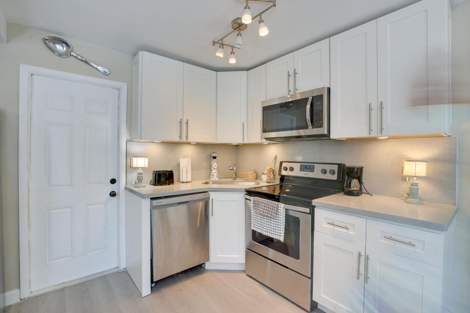 Lauderdale With Pool 3 Mi To Dtwn! Holiday home