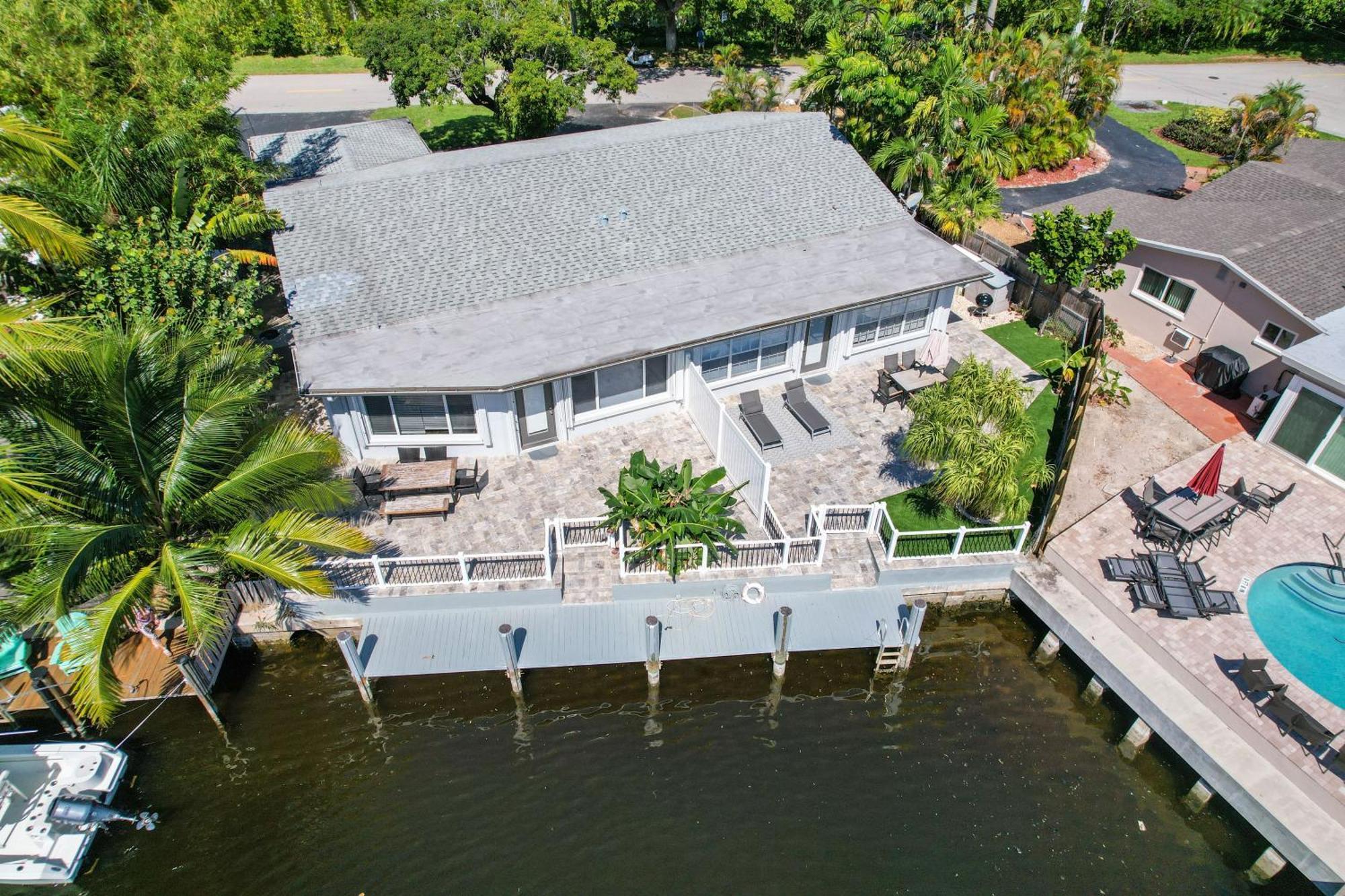 Holiday home The Waterman's Retreat- 3 Bedroom Waterfront Unit *