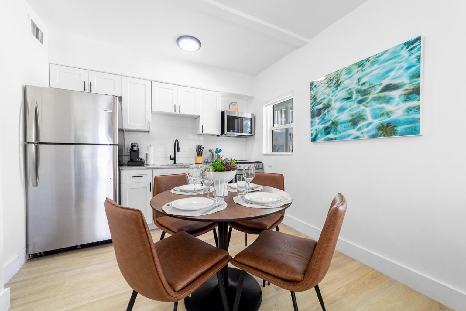 The Blue Parrot Apartment *