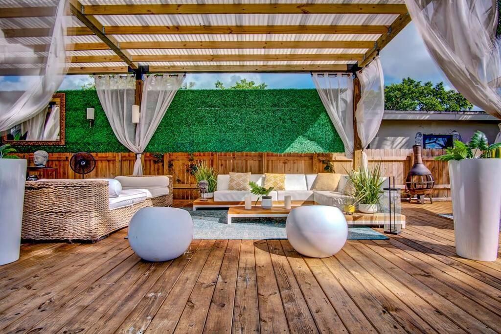 Oasis With Insane Outdoor Area Near Wilton Manors Holiday home